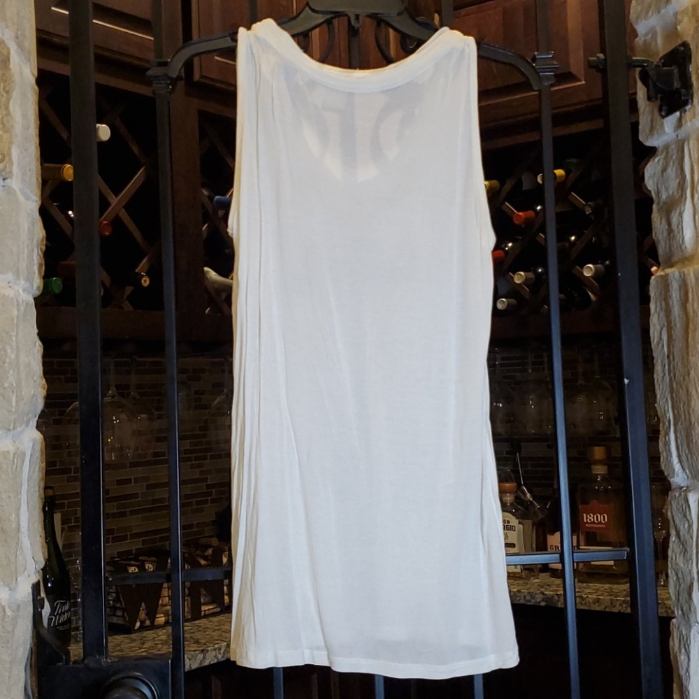 White Tank Top ๐ค - Picture 3 of 7
